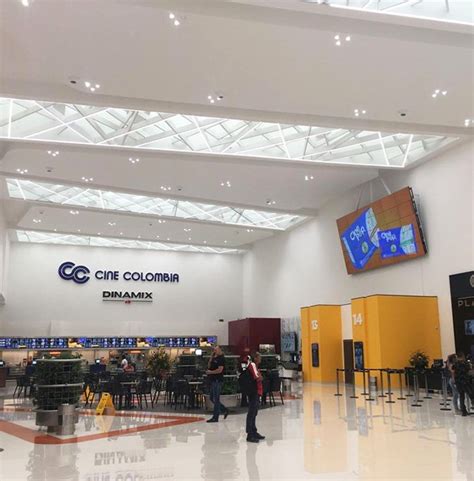 Cine Colombia Viva Envigado interior