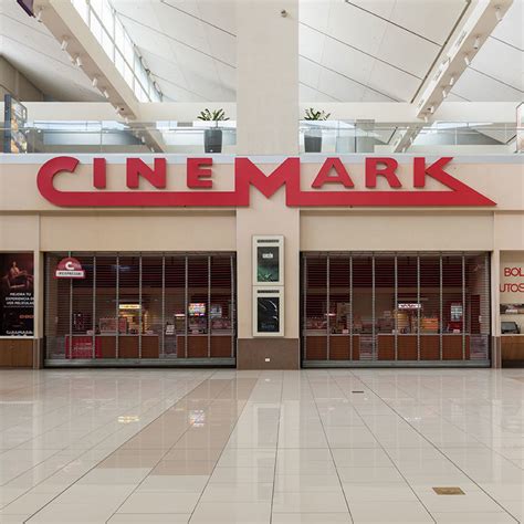 Cinemark Multiplaza interior