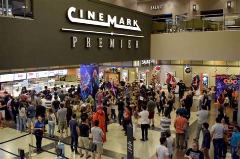 Cinemark Paseo San Francisco interior