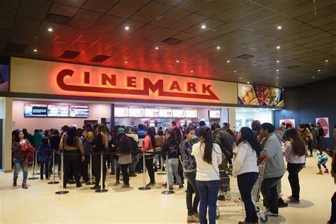 Cinemark Salta interior