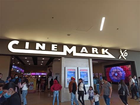 Cinemark Ventura Plaza interior