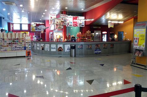 Cines Axion De Xàtiva exterior