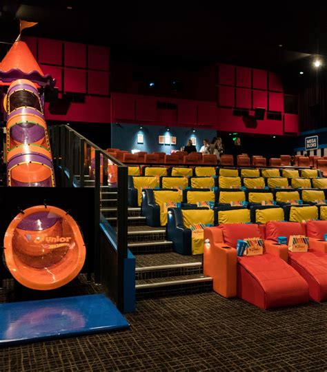 Hoyts Moreno interior