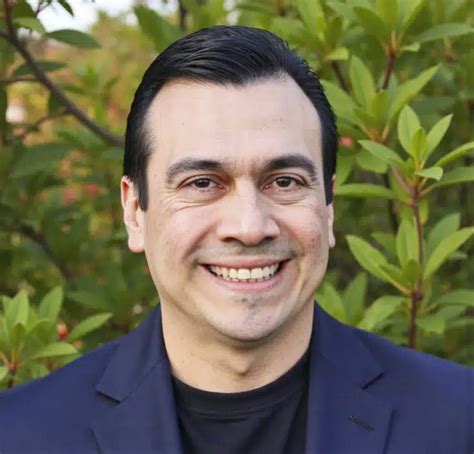 Víctor López